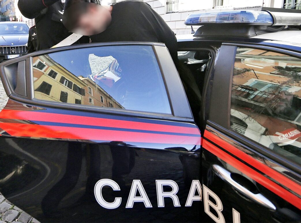 Arrestato 32Enne Per Maltrattamenti Alla Madre E Furto Di Grondaie: Nuovi Dettagli Emergono