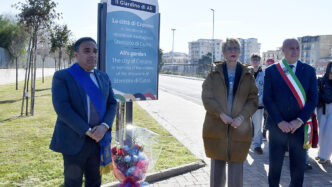 "Commemorazione delle 94 vittime del naufragio di Cutro a Crotone, due anni dopo la tragedia."