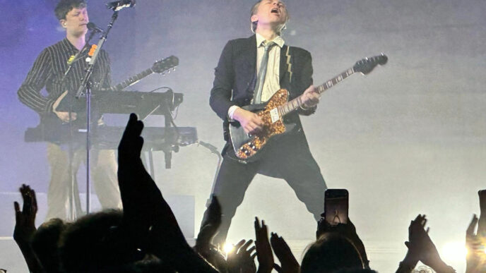 &Quot;Franz Ferdinand In Concerto A Milano, Presentano Il Nuovo Album 'The Human Fear' Con Un'Energia Punk Rock Travolgente.&Quot;