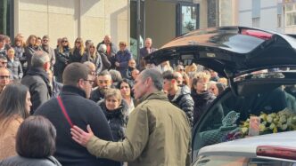 &Quot;Funerali Di Carla D'Acunto, Ristoratrice Di Salerno, Con Il Figlio Indagato Per Istigazione Al Suicidio.&Quot;