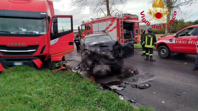 "Incidente a Certaldo: elisoccorso interviene dopo scontro tra camion e auto."