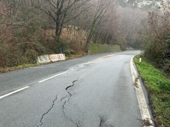 "Dash cam svela dettagli drammatici dell'incidente mortale a Serra Riccò."