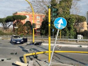 &Quot;Incidente Mortale Sulla Tiburtina A Roma: Un Uomo Di 34 Anni Deceduto E Una Giovane Di 28 Anni In Gravi Condizioni.&Quot;