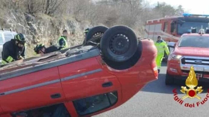 &Quot;Incidente Stradale Con Cappottamento Sul Raccordo Autostradale Fernetti-Prosecco: Dettagli E Aggiornamenti.&Quot;