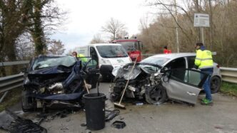 "Incidente stradale tra Carife e Guardia Lombardi con due feriti, video dell'accaduto."