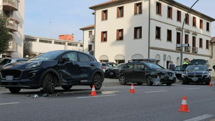 &Quot;Incidente Stradale Tra Ford Puma E Seat Ibiza In Viale Xi Novembre, Traffico Rallentato.&Quot;