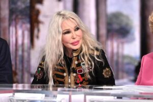 Ivana Spagna Ospite A Verissimo Da Silvia Toffanin, Racconta La Sua Storia E Le Sfide Personali Recenti.