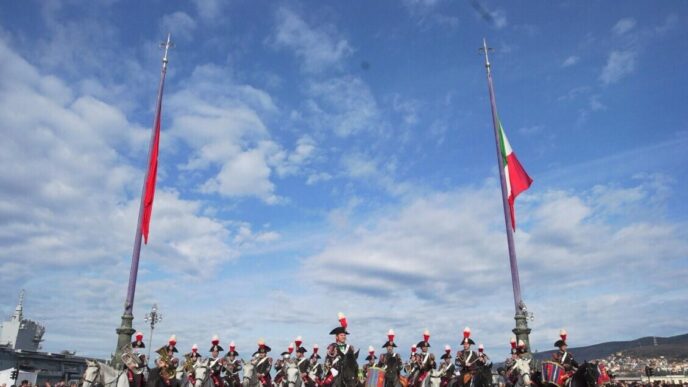 Alt: &Quot;La Fanfara Del 4/O Reggimento A Cavallo Dei Carabinieri Esibizione A Trieste In Piazza Unità, Un Evento Che Incanta Il Pubblico.&Quot;