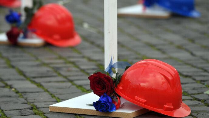 "Muratore di 41 anni deceduto dopo caduta da tetto in cantiere a Reggio Emilia"