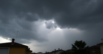 Cielo Coperto Con Piogge Abbondanti E Bora Moderata Nel Pomeriggio.