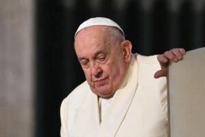 &Quot;Papa Francesco In Ospedale: Notizie Sulle Sue Condizioni Critiche Dopo Una Notte Tranquilla.&Quot;