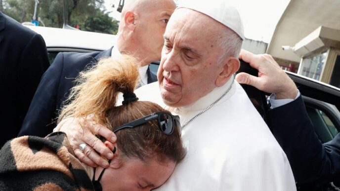 Alt: Papa Francesco Esprime Solidarietà Ai Genitori In Lutto, Sottolineando L'Impossibilità Di Descrivere Il Dolore Per La Perdita Di Un Figlio.