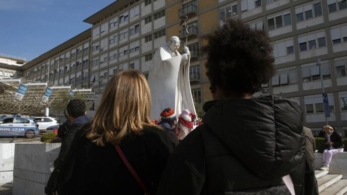 &Quot;Papa Francesco Ricoverato Al Gemelli, I Medici Confermano Che Non È Ancora Fuori Pericolo.&Quot;