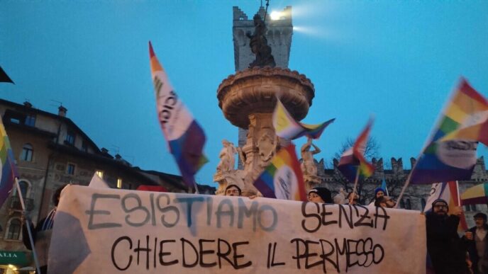 "Proteste a Trento per l'aggressione a una poliziotta transgender, centinaia di manifestanti in piazza."