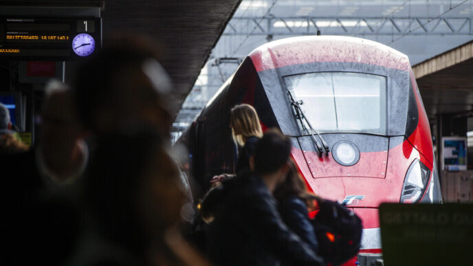 &Quot;Ritardi Alta Velocità Firenze-Roma: Accertamenti Tecnici Causano Attese Fino A 90 Minuti.&Quot;