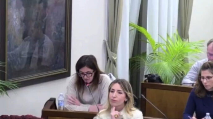 &Quot;Silvia Colombo Annuncia Le Dimissioni Da Fratelli D'Italia Dopo Le Polemiche Legate Alla Sua Gravidanza E Al Ruolo In Politica.&Quot;