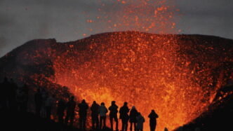 Alt: &Quot;Trabocco Lavico Nella Zona Craterica Nord Di Stromboli, Isola Vulcanica Attiva.&Quot;