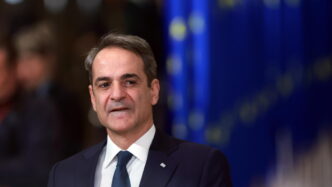 Kyriakos Mitsotakis Difende Il