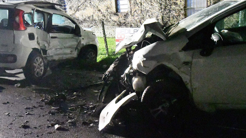 &Quot;Incidente Stradale A Sant'Agata: Giovane Di 20 Anni Estratta Dalle Lamiere E Trasportata In Ospedale.&Quot;