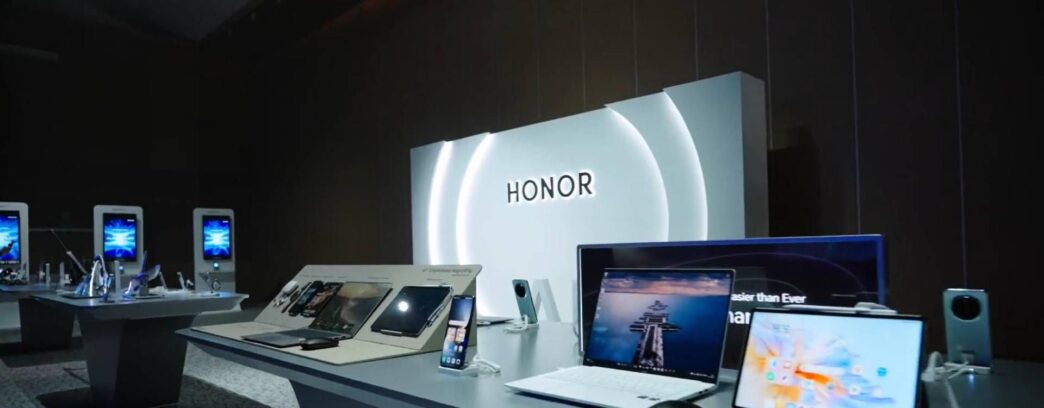 &Quot;Immagine Del Lancio Di Honor Alpha Plan Al Mwc 2025, Con Un Investimento Di 10 Miliardi Nell'Ai.&Quot;