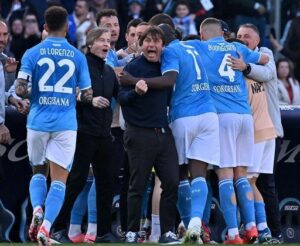 &Quot;Il Napoli Festeggia La Vittoria Contro La Fiorentina 2-1, Con I Gol Di Lukaku E Raspadori.&Quot;