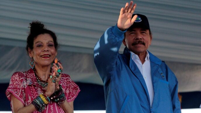 &Quot;Bandiera Del Nicaragua Con Sfondo Di Proteste Contro Ingerenze Internazionali In Oim E Ilo.&Quot;