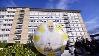 &Quot;Il Papa In Ospedale, Respira Senza Maschera, Condizioni Stabili, Prognosi Riservata.&Quot;