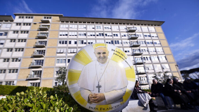 &Quot;Il Papa In Ospedale, Respira Senza Maschera, Condizioni Stabili, Prognosi Riservata.&Quot;