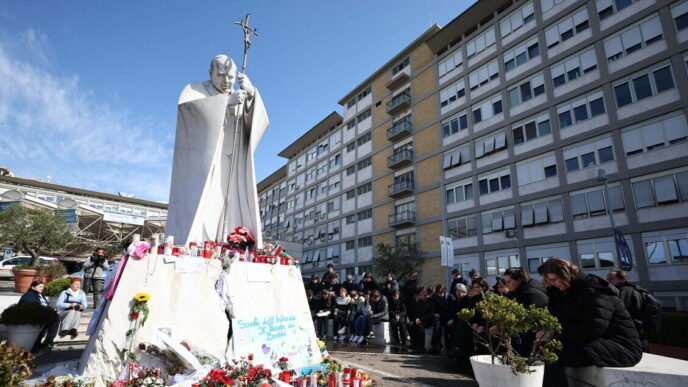 &Quot;Papa In Ospedale Gemelli Per Polmonite: Riposo Notturno E Terapie In Corso.&Quot;