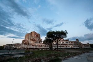 &Quot;Demolizione Della Vela Gialla A Scampia: Il Sindaco Manfredi Celebra Un Giorno Storico Per La Rinascita Del Quartiere.&Quot;