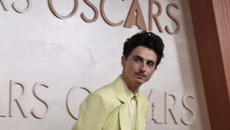 &Quot;Timothée Chalamet In Completo Giallo Canarino Givenchy All'Evento&Quot;